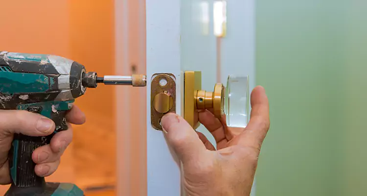 Broken Door Knob Fix in Callaway, FL
